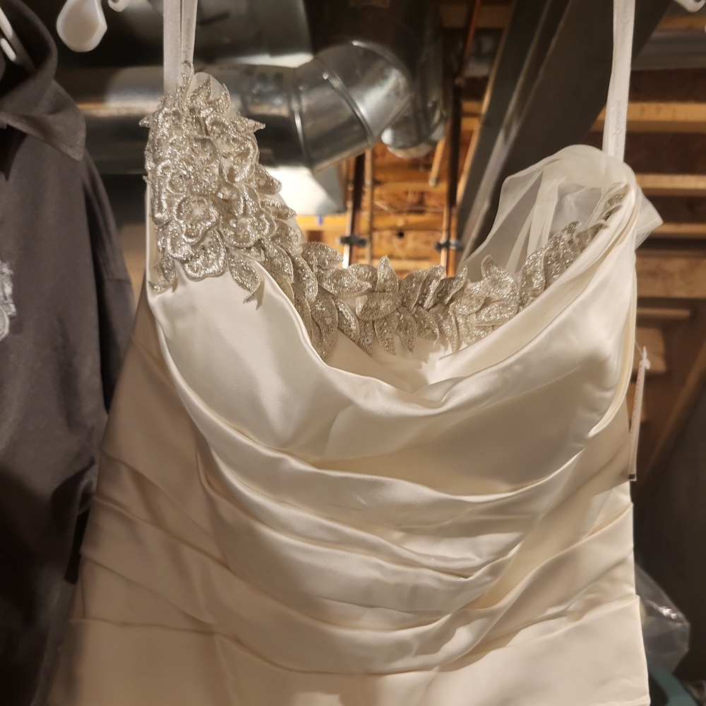 Wedding Dress - Picture 2 of 7